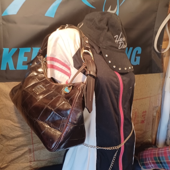 Dooney and bourke shoulder bag - Picture 7 of 8